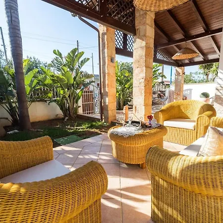 Villa Geraldina Apartment Torre Suda