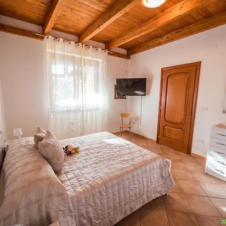 Villa Geraldina Apartment Torre Suda